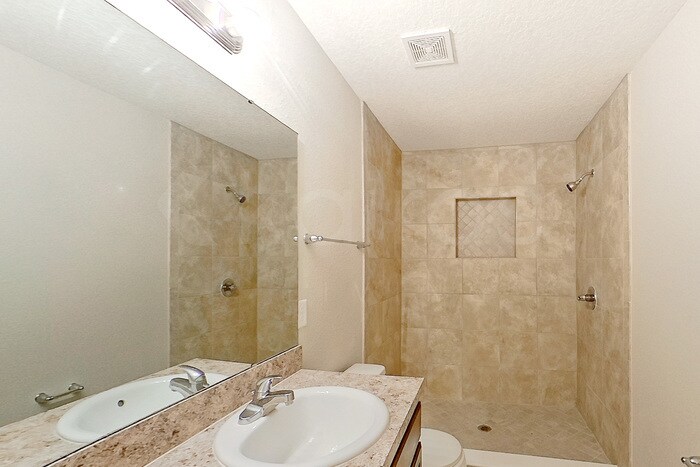 Building Photo - 1303 Mull St
