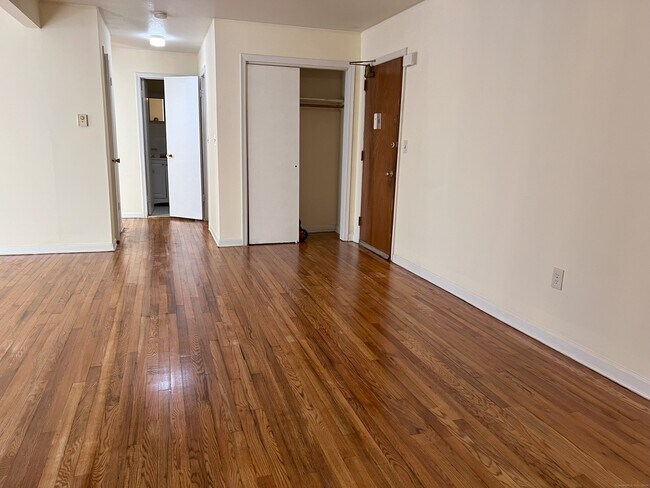 Building Photo - 1044 Campbell Ave