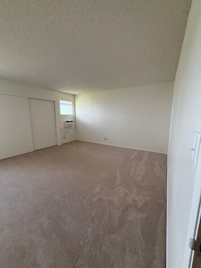 Building Photo - Hillside Terrace 2 bedroom 1.5 bath with t...