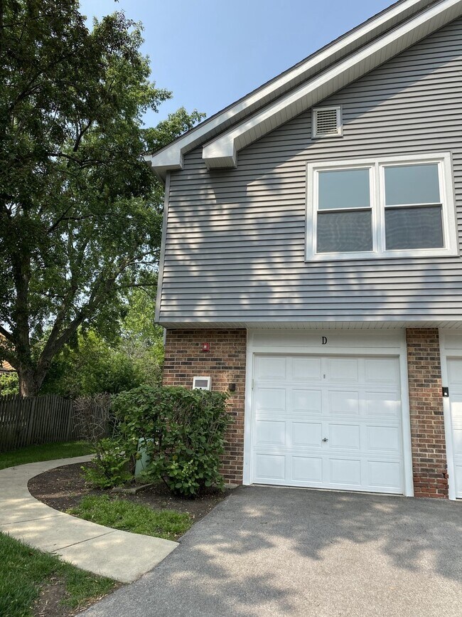 Building Photo - 2743 Wayfaring Ln