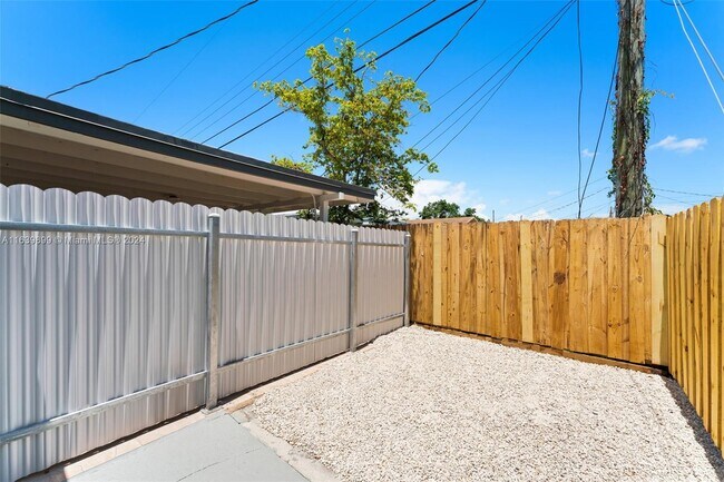 Building Photo - 3155 SW 27th Ln