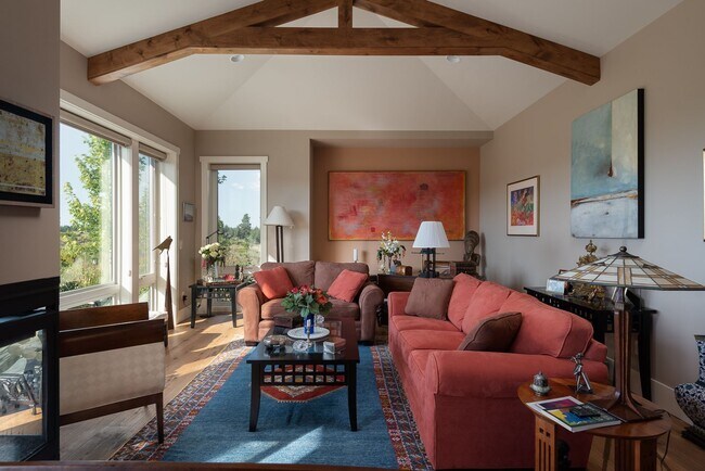 Building Photo - Tetherow!! Amazing Townhome that is fully ...