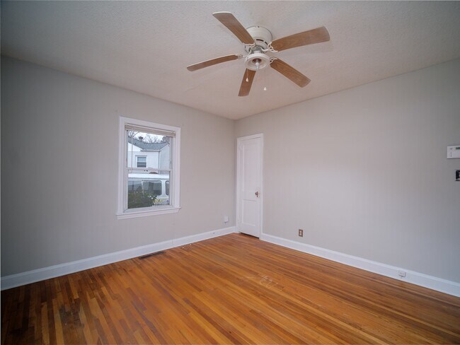 Building Photo - "Charming 3-Bedroom Home with Gleaming Hardwood Floors & 2 Full Baths in Prime Charlotte Location!"