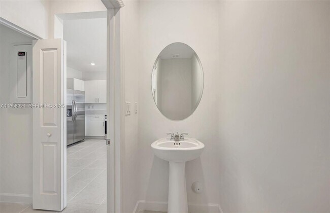 Building Photo - 2546 SE 29th St