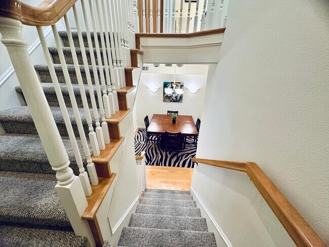 Stairway - 4118 W Kling St