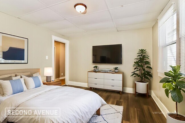 Building Photo - 2114 Greenwood Ave