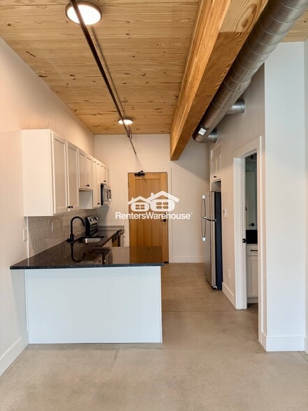 Building Photo - 2701 Ingersoll Ave