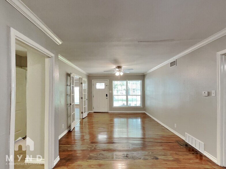 Building Photo - 205 Olive St