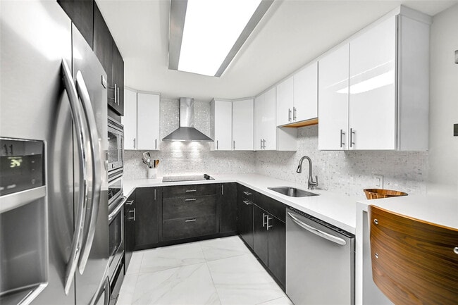 Building Photo - 1880 S Ocean Dr