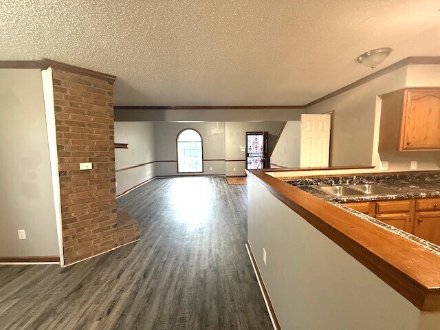 Building Photo - 4230 Cedartree Dr