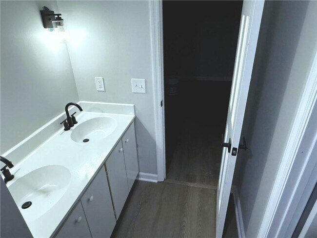 Building Photo - 2870 Horseshoe Bend Rd SW