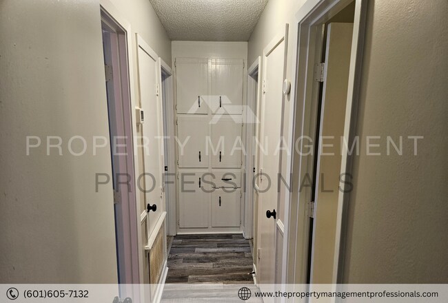 Building Photo - Relaxing and ready for you located in the ...