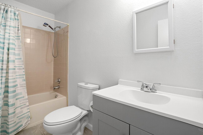 Building Photo - 8090 Chestnut Ash Dr