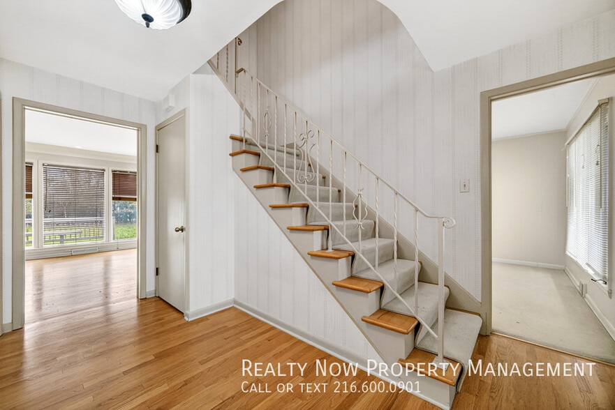 Building Photo - 2171 Cedarview Dr