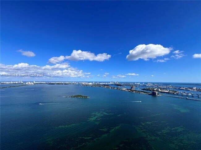 Primary Photo - 700 NE 24th St