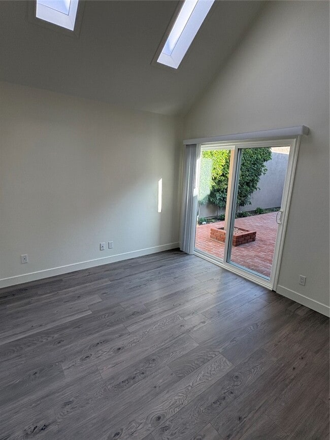 Building Photo - 310 Corsair Way