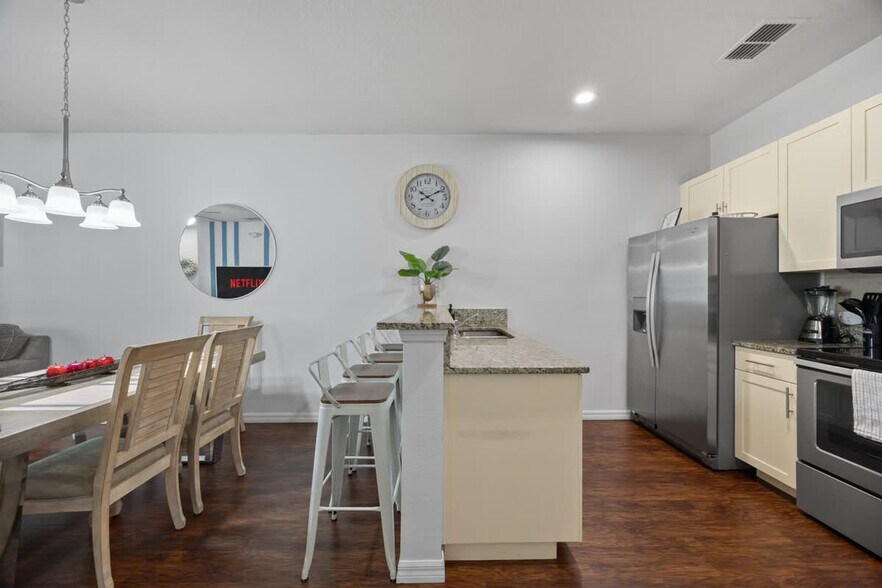 Building Photo - 3210 Gold Ln