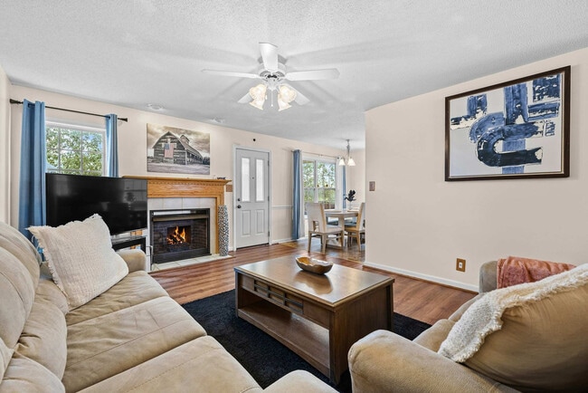 Building Photo - 3409 Summerfield Dr