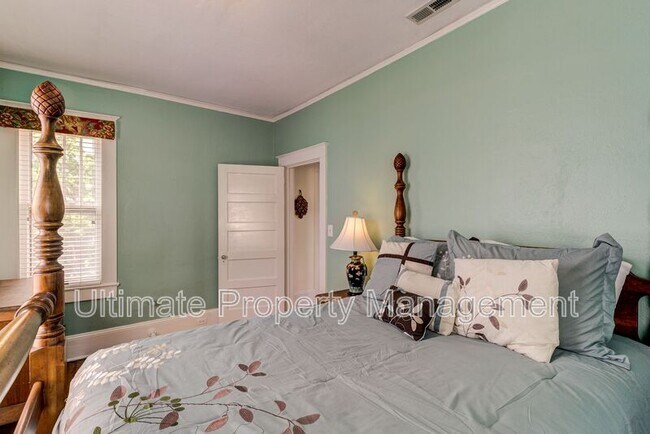 Building Photo - 206 Nun St