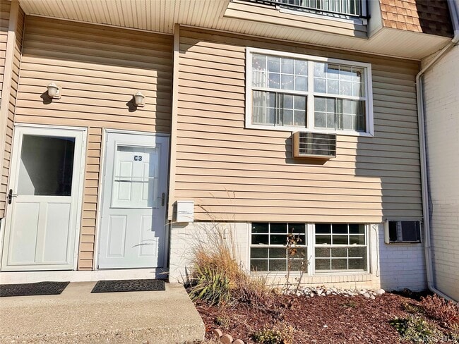 Building Photo - 5 Forge Gate Dr