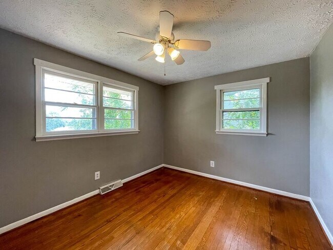 Building Photo - 58 Longview Rd