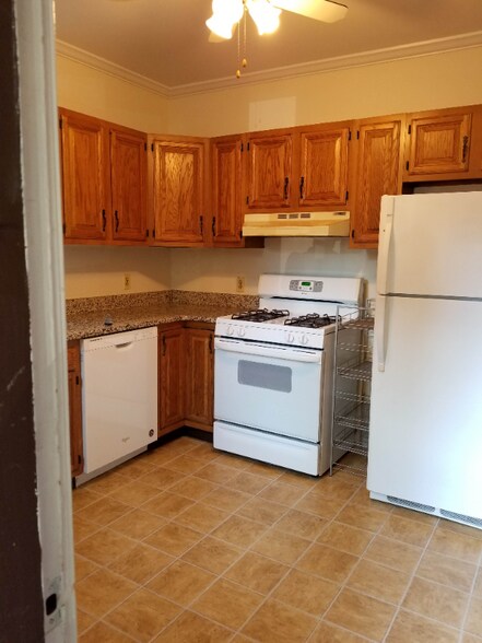 Building Photo - 255 Kelton St