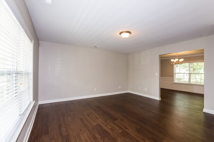 Building Photo - 4905 Stone Park Dr