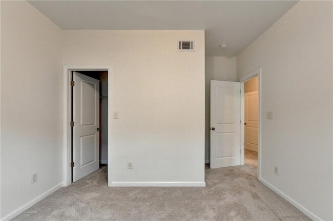 Building Photo - 979 Parkside Wood Ct