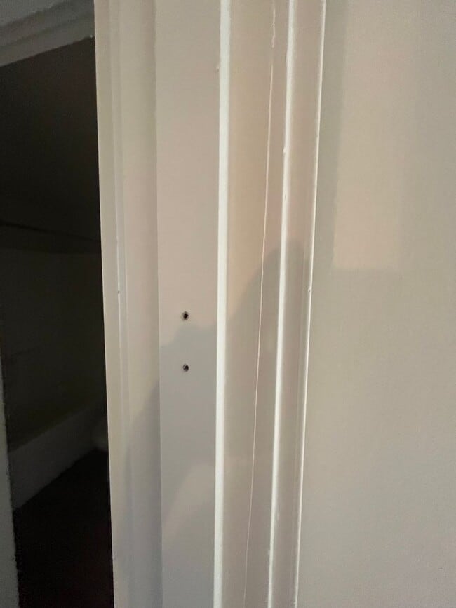 Building Photo - Townhouse style duplex in Lowell