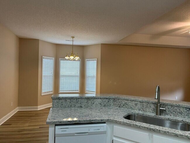 Building Photo - 3421 Beacon Dr