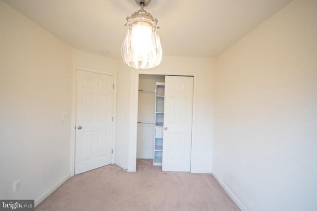 Building Photo - 8024 Cayzer Ln