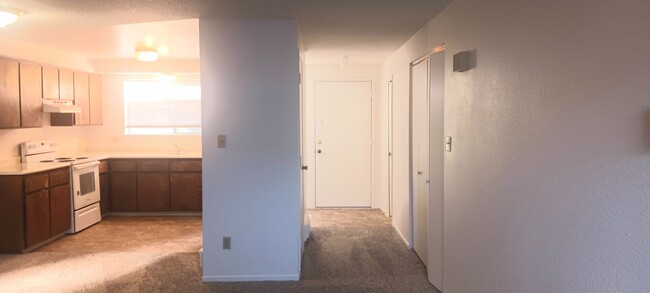 Building Photo - Roomiest Townhouse in All of Carson? Water...