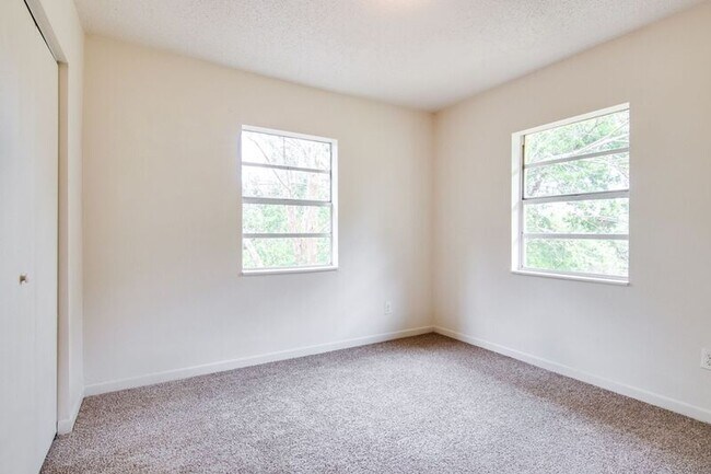 Building Photo - 228 Bonnet Ave
