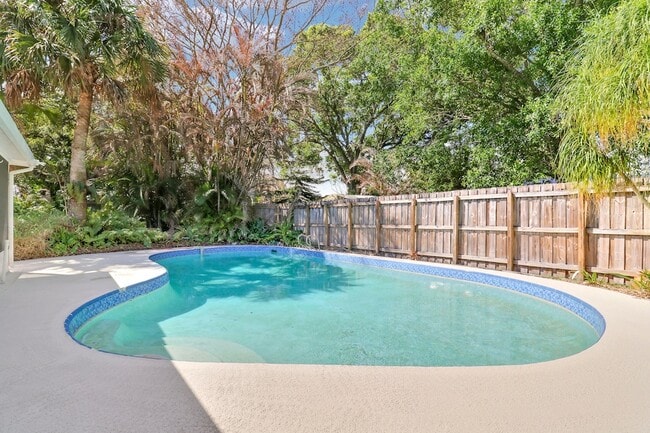 Building Photo - 2145 5th St