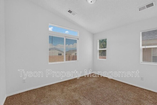 Building Photo - 2824 Merlot Dr SW
