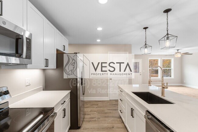 Building Photo - 16 Meadows Town Rd