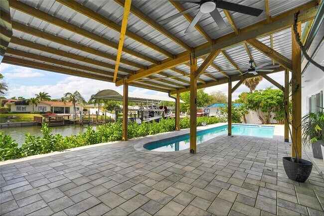 Building Photo - 3944 Doral Dr