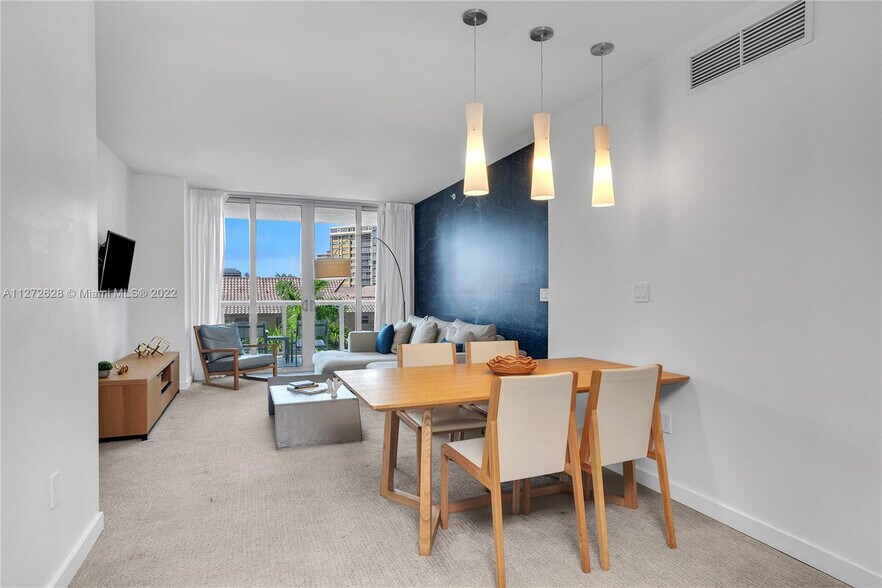 Building Photo - 2602 E Hallandale Beach Blvd