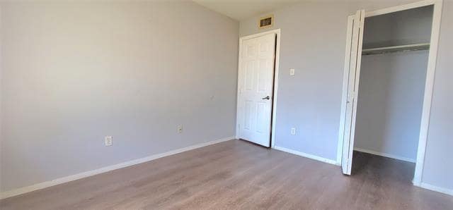 Building Photo - 2231 Ridgedale Dr