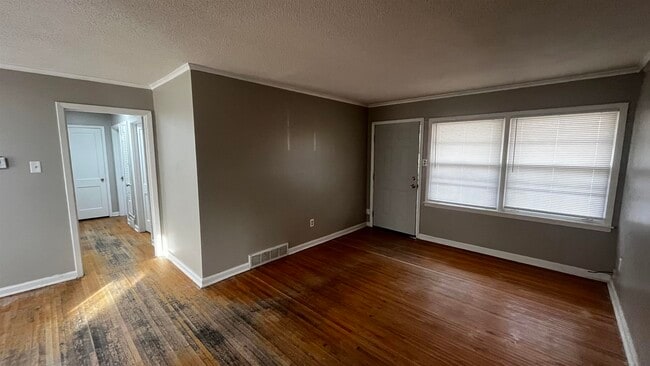 Building Photo - 4667 Violet Ave