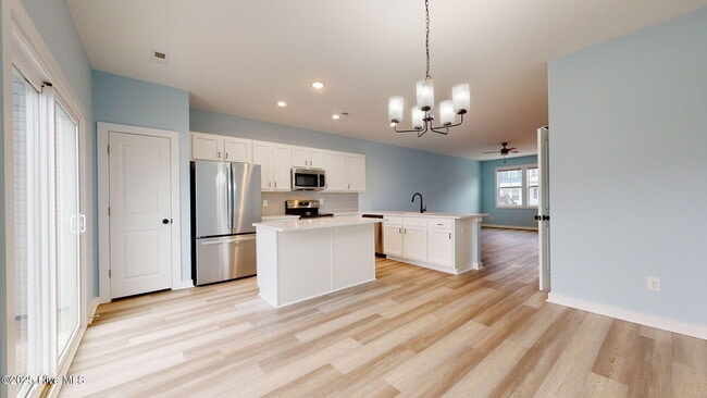Building Photo - 604 Windsurfing Ln
