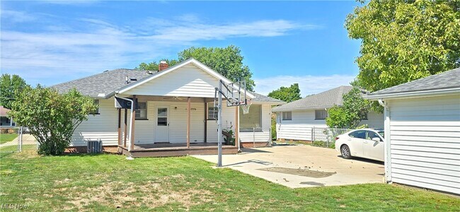 Building Photo - 3691 Higley Rd