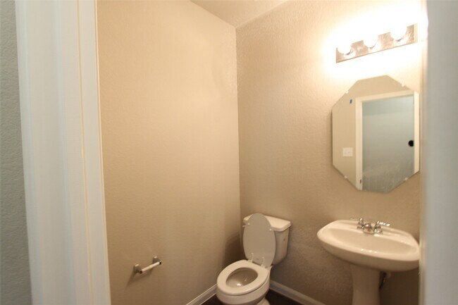 Building Photo - 24923 Lorenzo Glaze Trail