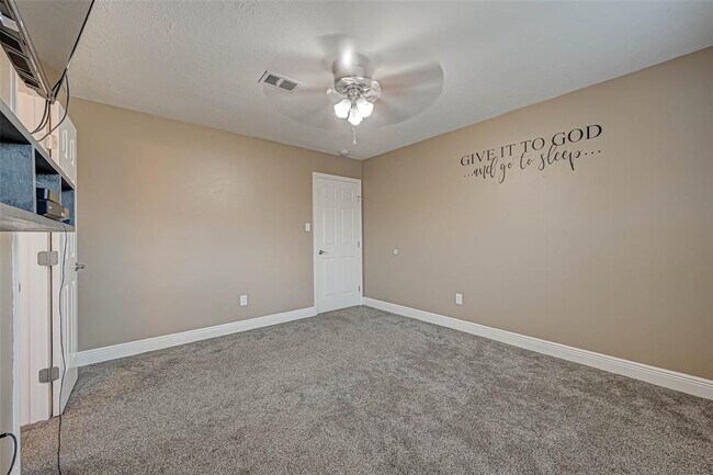 Building Photo - 502 Birdsong Dr