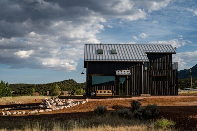 Building Photo - 2387 2500 S