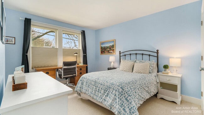 Building Photo - 203 W Summit St