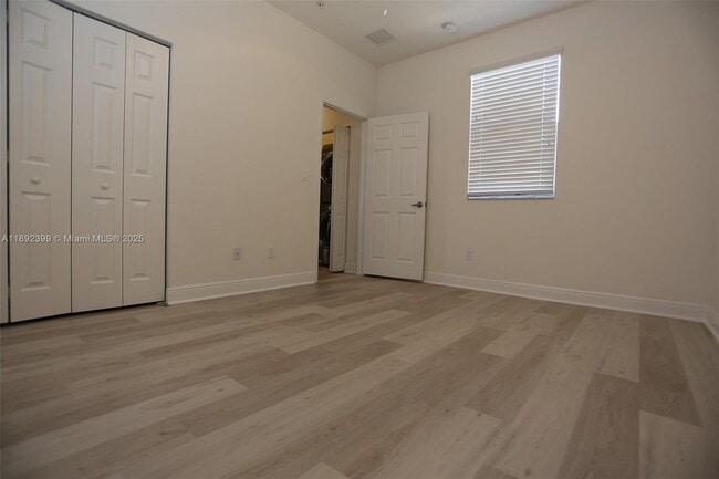 Building Photo - 1423 SW 147th Ave
