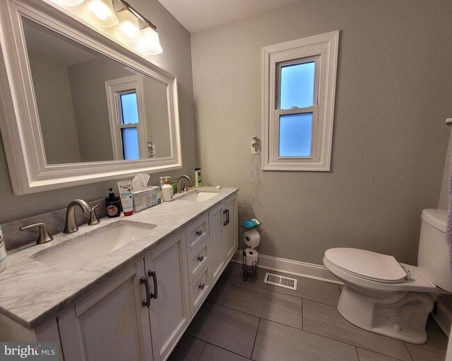 Building Photo - 302 Iris Rd