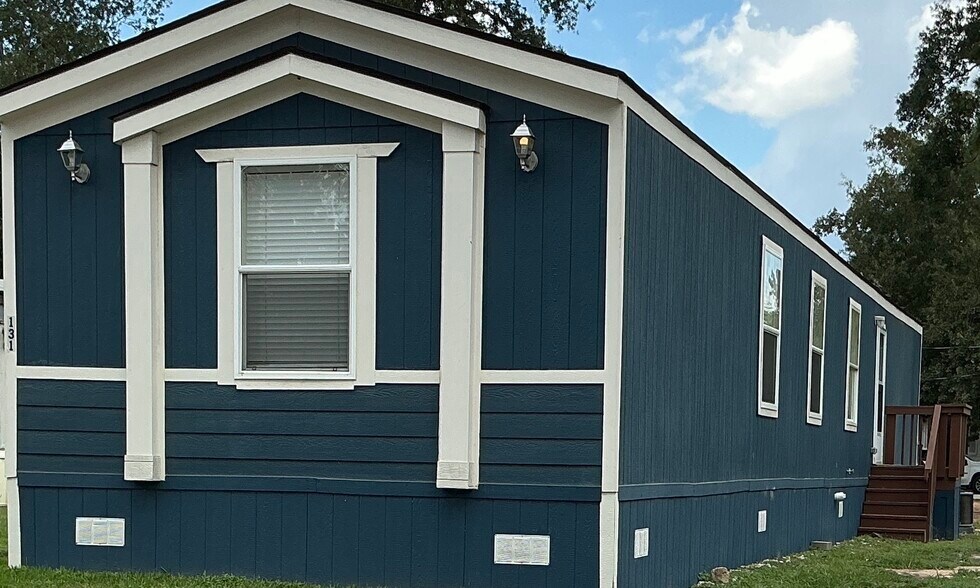 Building Photo - 131 Eloise St