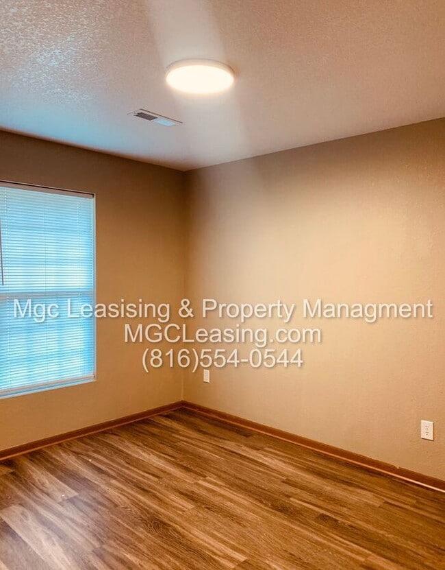 Building Photo - Grain Valley Ranch Duplex: Available September 1st